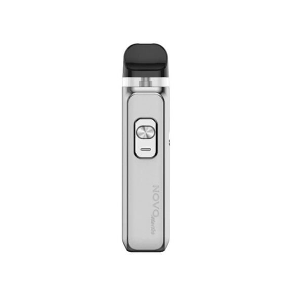 Smok NOVO Master Pod Mod gümüş renkli, düğmeli, kompakt elektronik sigara.