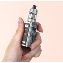 Aspire Rover Plus Pod Mod gümüş gri, mermer desenli, elde tutuşlu.